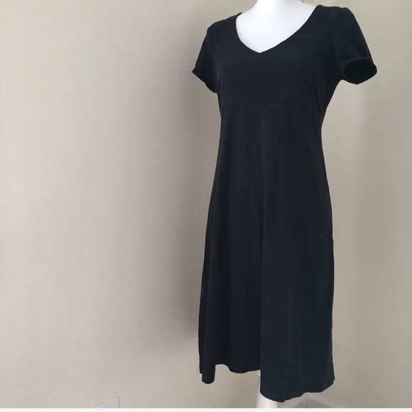 green cotton Dresses & Skirts - Black knit short-sleeve v-neck dress 6